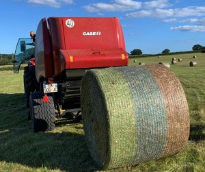 Agri Novatex UK | Youniverse bale being ejected by the rund baler